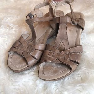 Bussola taupe leather wedge sandals EUC